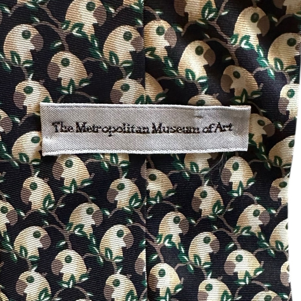 THE METROPOLITAN MUSEUM OF ART 100% silk black parrot head bird neck tie - Picture 3 of 5